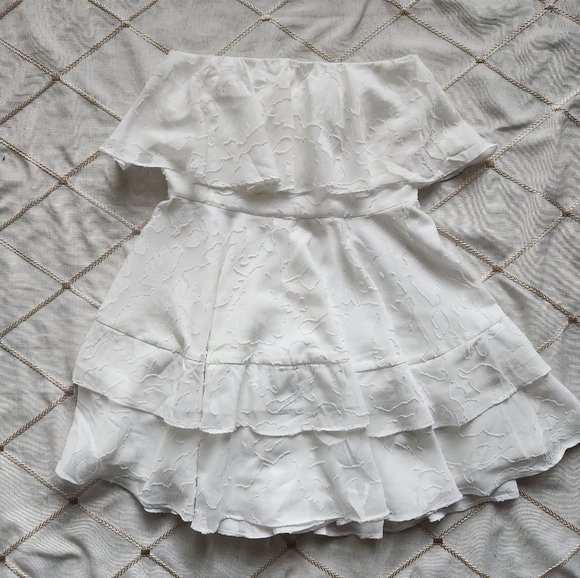 Lulus Dresses & Skirts - Lulus White Strapless Tiered Mini‎ Dress Small Floral Jacquard Textured Bridal